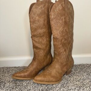 Brown Women’s Cowboy Boots